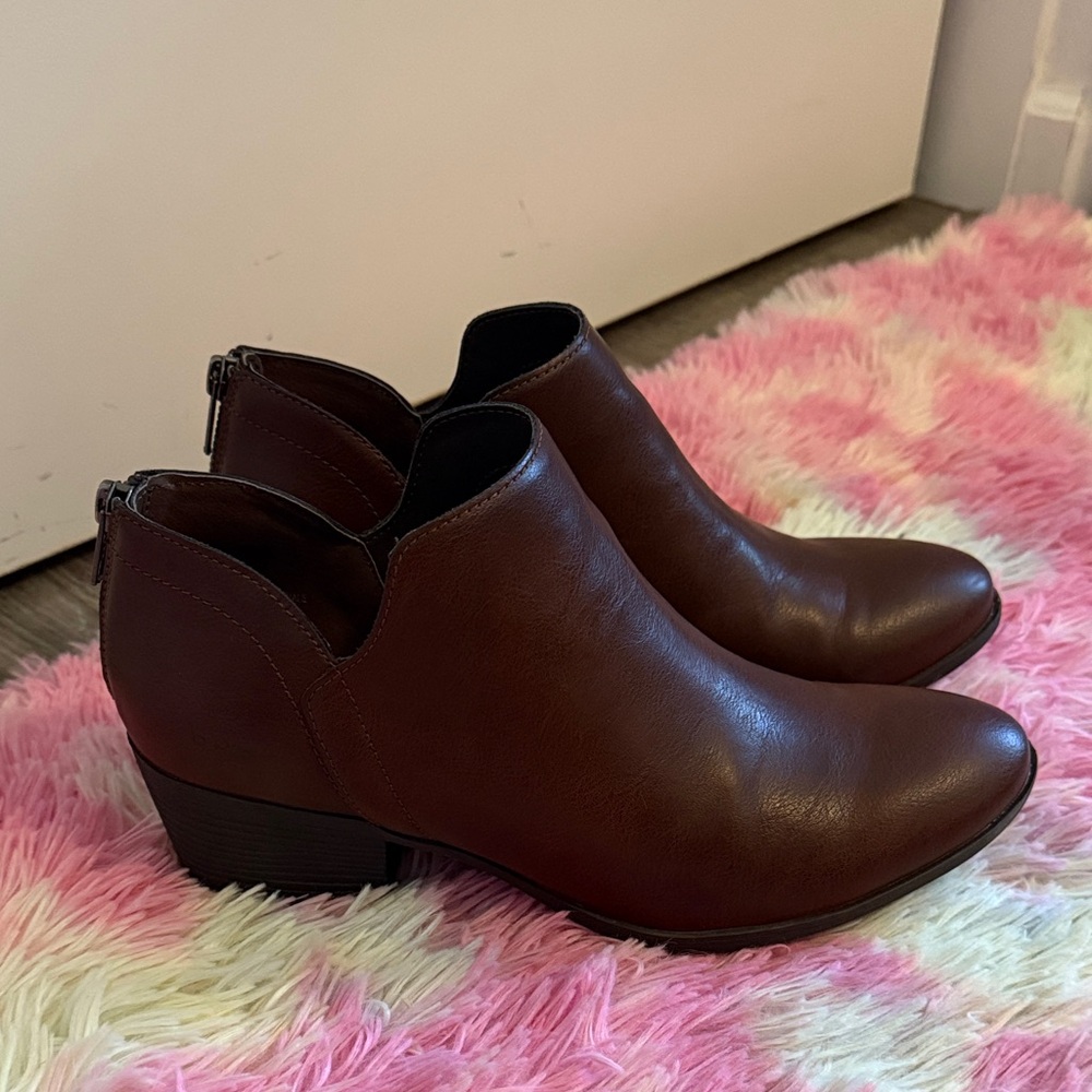 Chic Brown Faux 
Leather Ankle Boots NWOT!
